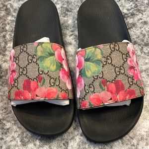 Gucci bloom slides-like new condition! Limited edition and sold out!